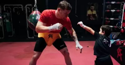 "Canelo" entrena con su hijo