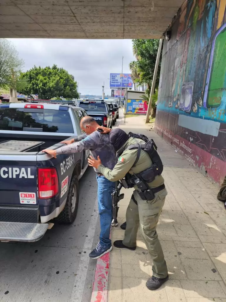 Infractores detenidos en la garita