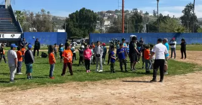 Jornada deportiva a estadio Manuel Cecea