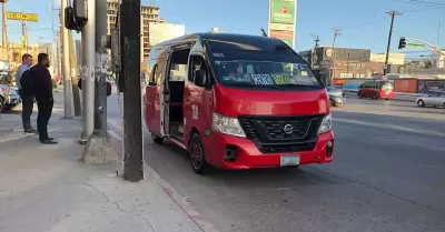 Taxi rojo y negro