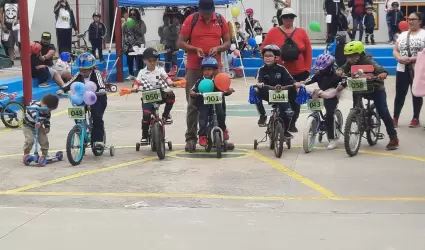 Paseo ciclista a nias y nios