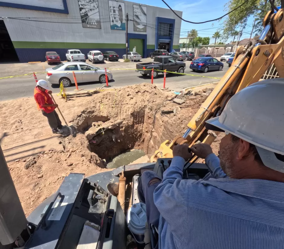 Trabajos de reparacin en un pozo de visita