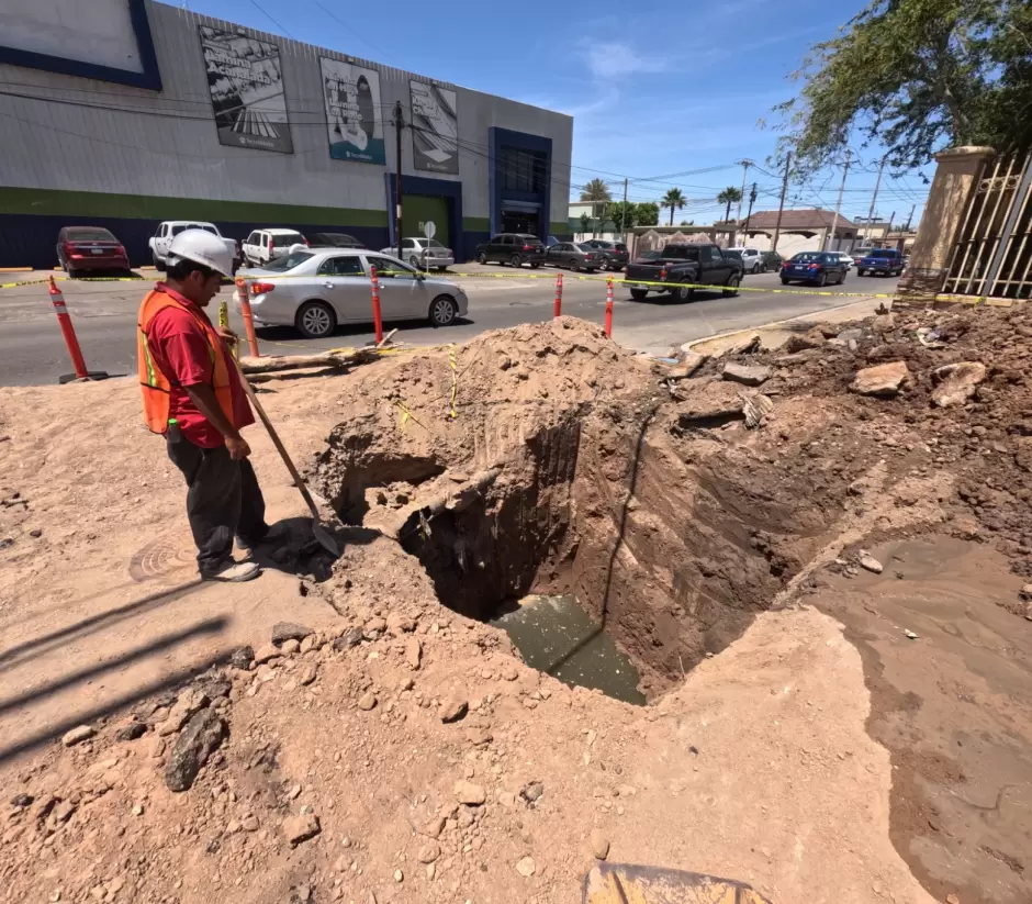 Trabajos de reparacin en un pozo de visita