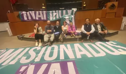 Legisladores de oposicin toman la tribuna del Senado