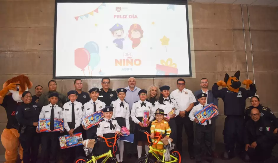 Celebracin del da del nio y nia funcionario por un da