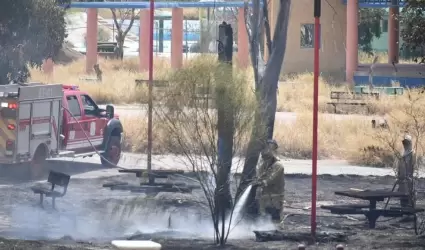 Incendio en Parque infantil La Sauceda