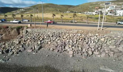 Pedrapln en carretera Tijuana-Ensenada