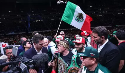 "Canelo" lvarez vence a John Ryder