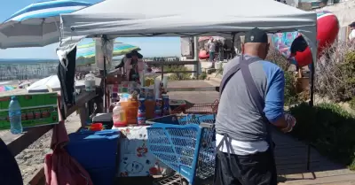 Retiran puestos con venta de alcohol en el malecn de Playas de Tijuana