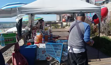 Retiran puestos con venta de alcohol en el malecn de Playas de Tijuana