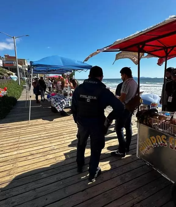 Retiran puestos con venta de alcohol en el malecn de Playas de Tijuana