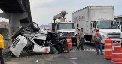 Se registra una volcadura en el km 28 de la autopista Mxico-Puebla direccin Pu