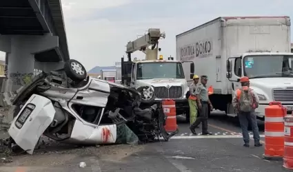 Se registra una volcadura en el km 28 de la autopista Mxico-Puebla direccin Pu