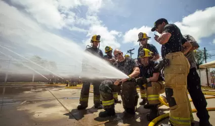 Elementos de bomberos de TJ