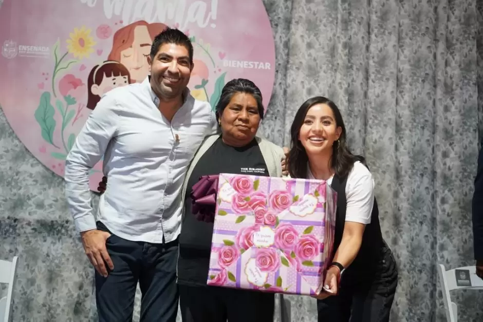 Festejo Da de las Madres de lideresas de colonias