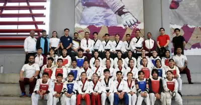 Taekwondo de BC modelaje de competencia en CAR TJ