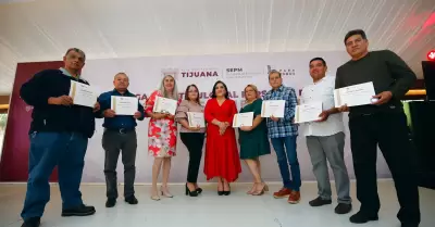 Reconocen dedicacin de docentes de la SEPM