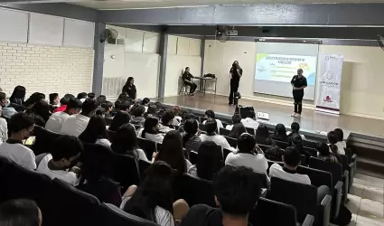 Talleres para una vida saludable a estudiantes de preparatoria