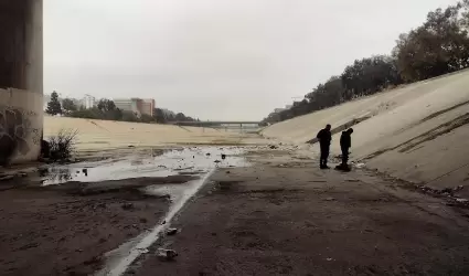 Operativo preventivo en el interior de la canalizacin del ro Tijuana