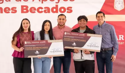 Se entregaron 200 becas a las y los estudiantes beneficiados con el programa J�v