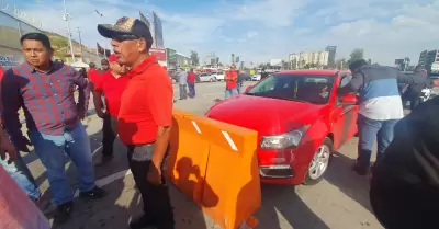 Manifestacin taxis rojo y negro