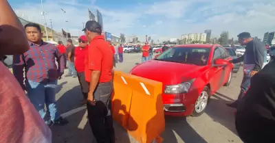 Manifestacin taxis rojo y negro