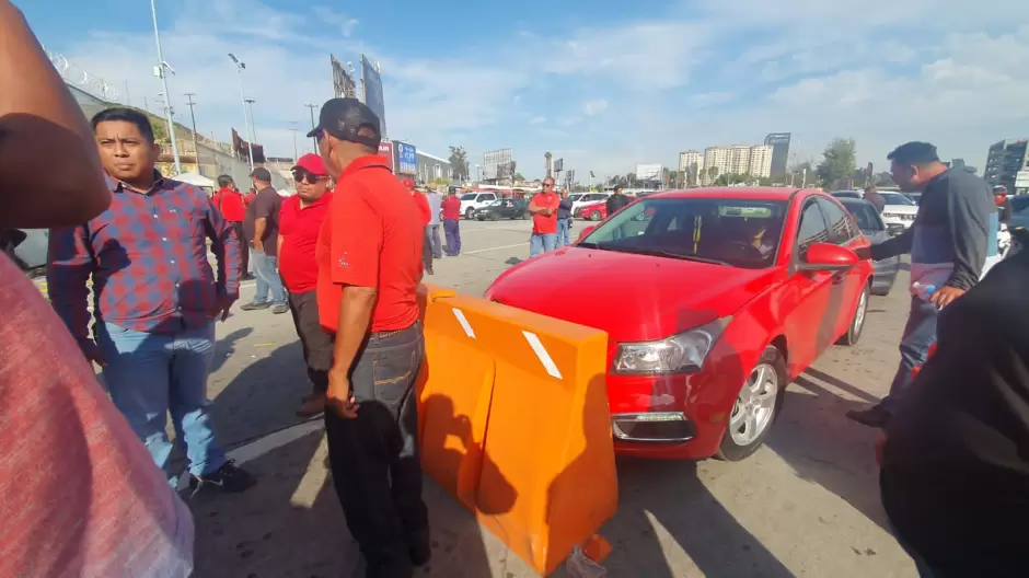 Manifestacin taxis rojo y negro