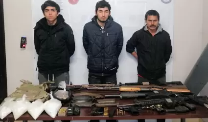 Personas detenidas con armas y droga