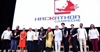 grupo de estudiantes del plantel Los Pinos del Colegio de Estudios Cient�ficos y