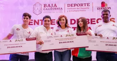 Marina del Pilar Avila Olmeda entreg� cerca de 700 becas econ�micas enfocadas a 