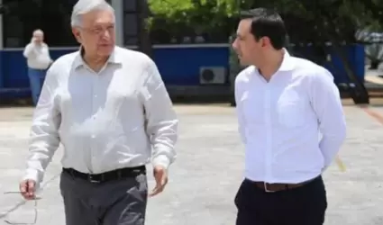 Lpez Obrador y Mauricio Vila en las instalaciones de la Base Area No.8 en Mri