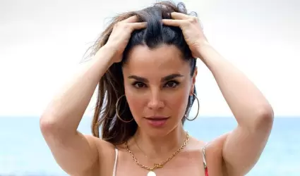 Martha Higareda bail su corrido tumbado.