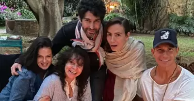 Mariana Garza y Alix Bauer apoyan a Sasha Sokol.