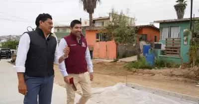 Obras de bacheo y pavimentacin en Lomitas y Maestros