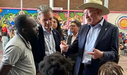 Embajador de Estados Unidos en Mxico, Ken Salazar en refugio para migrantes.