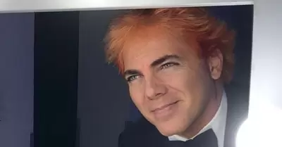 Cristian Castro es fan de teir su cabello de colores fantasa.