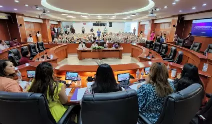 Congreso placa conmemorativa de mujeres pioneras