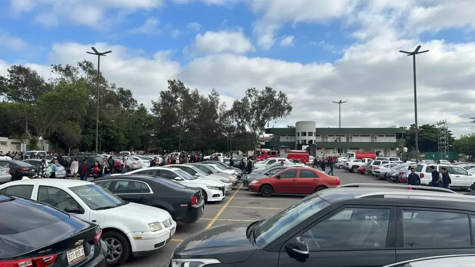 Por amenaza de bomba desalojan Facultad de Derecho de la UABC en Tijuana