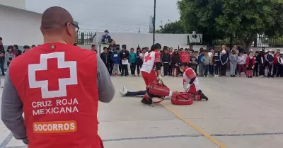 Demostraci�n de los primeros auxilios que realiza la instituci�n al llegar a un 