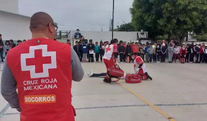 Demostraci�n de los primeros auxilios que realiza la instituci�n al llegar a un 