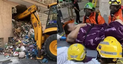 Hombre siendo rescatado