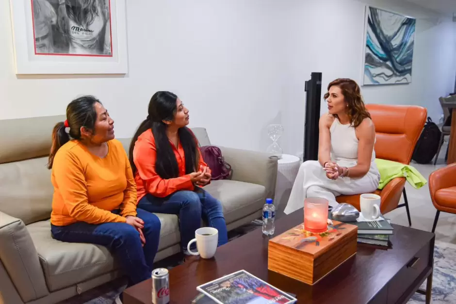 Se reúne gobernadora Marina del Pilar con Alina Narciso y le muestra su apoyo