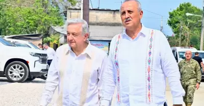 Presidente Andrs Manuel Lpez Obrador acompaado del gobernador de Tabasco Carl