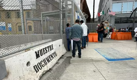 Migrantes solicitan asilo directo en la garita