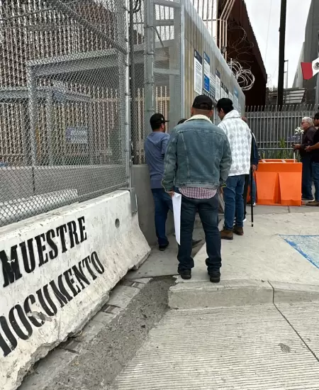 Migrantes solicitan asilo directo en la garita