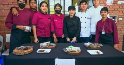 Presentan estudiantes del CECYTE BC habilidades en muestra gastron�mica