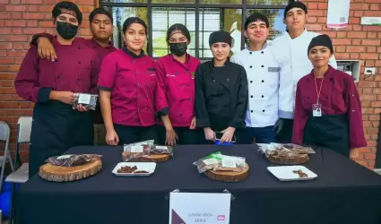 Presentan estudiantes del CECYTE BC habilidades en muestra gastron�mica