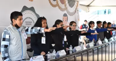 Protesta ni�as y ni�os funcionarios por un d�a