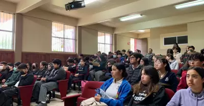 Estudiantes Charla Seguridad en Internet