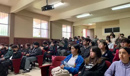 Estudiantes Charla Seguridad en Internet